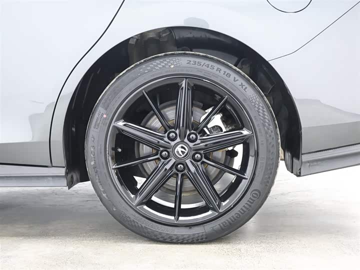 Фото 9 - Changan UNI-V Hybrid