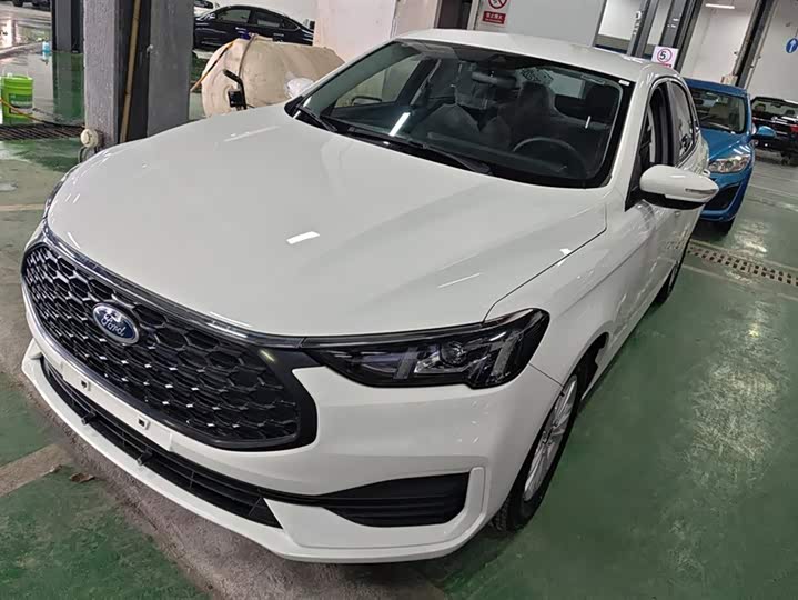 Фото 1 - Ford Escort