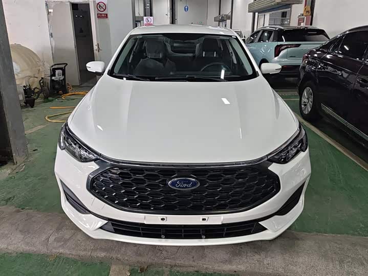 Фото 2 - Ford Escort