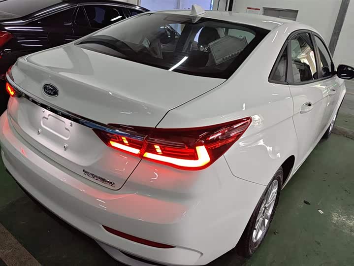 Фото 3 - Ford Escort