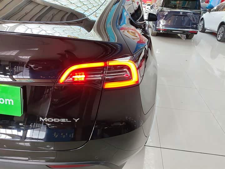 Фото 8 - Tesla Model Y