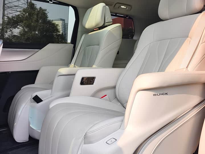 Фото 5 - Buick GL8 Hybrid