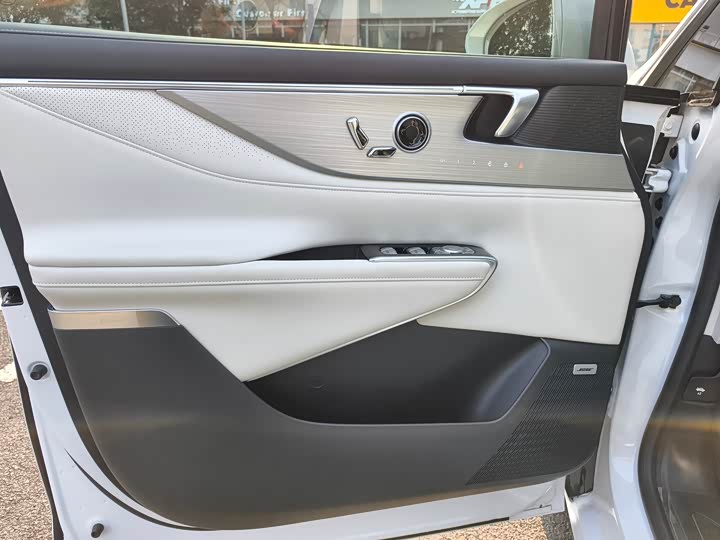 Фото 6 - Buick GL8 Hybrid