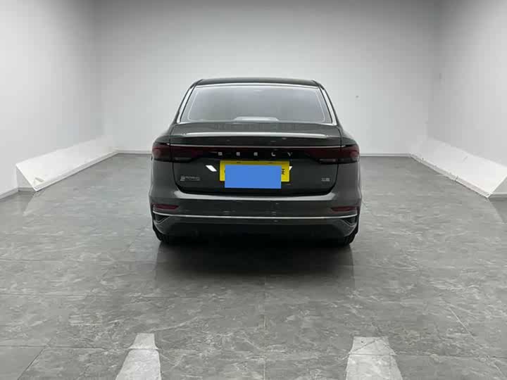 Фото 6 - Geely Emgrand