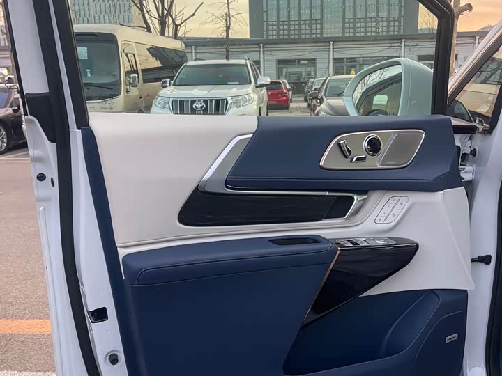 Фото 7 - Buick GL8 Century