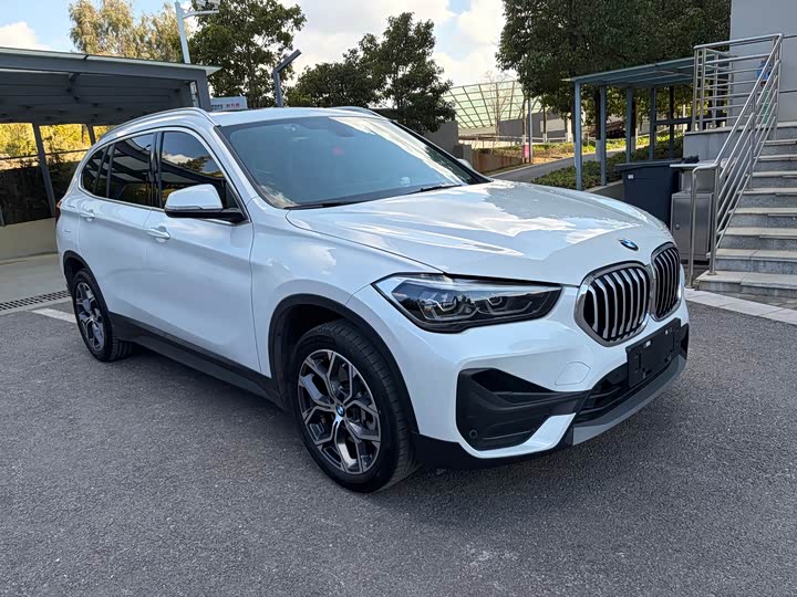 Фото 2 - BMW X1