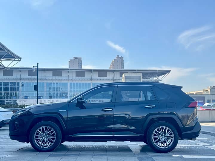 Фото 3 - Toyota Wildlander