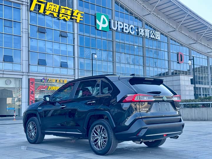 Фото 4 - Toyota Wildlander