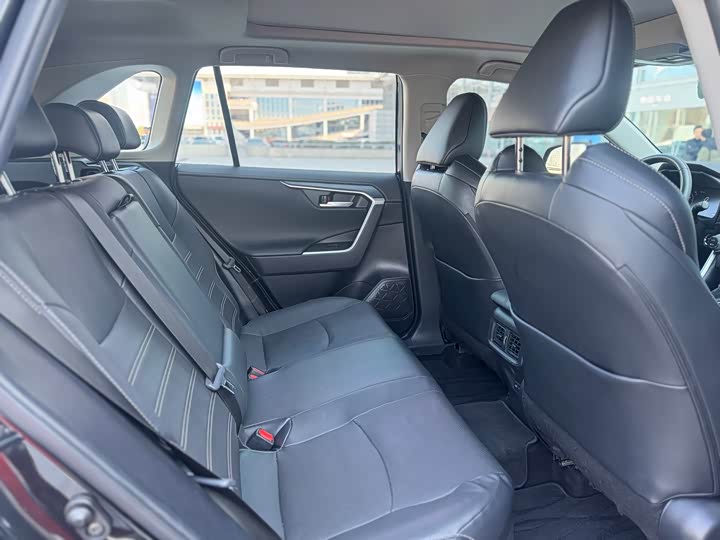 Фото 8 - Toyota Wildlander