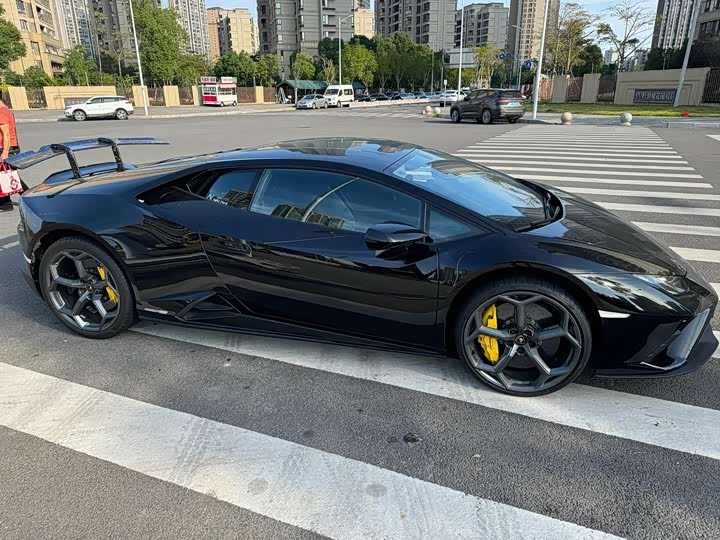 Фото 3 - Lamborghini Huracán