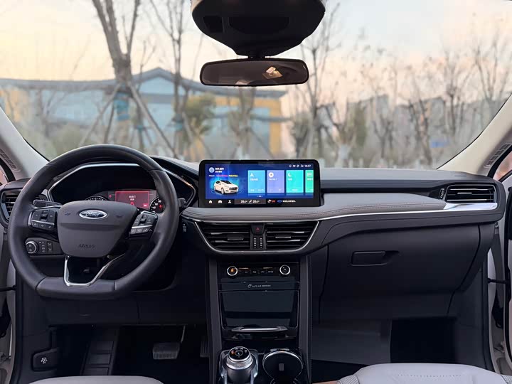 Фото 7 - Ford Escape