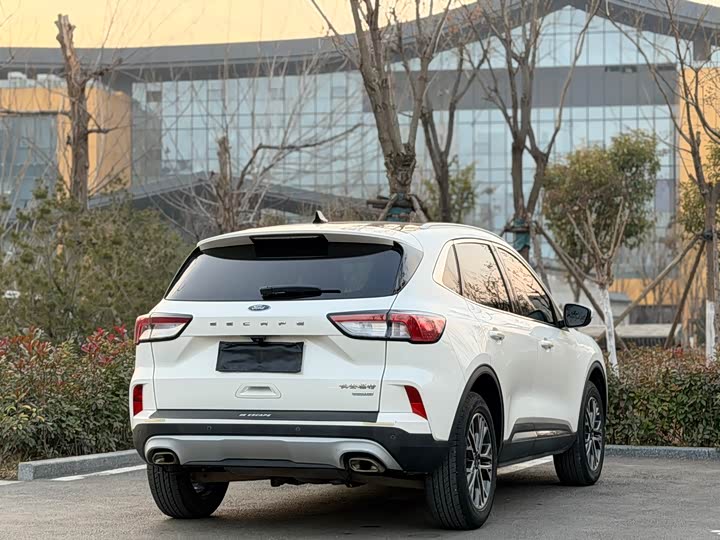 Фото 9 - Ford Escape