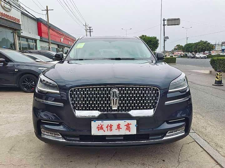 Фото 2 - Lincoln Aviator