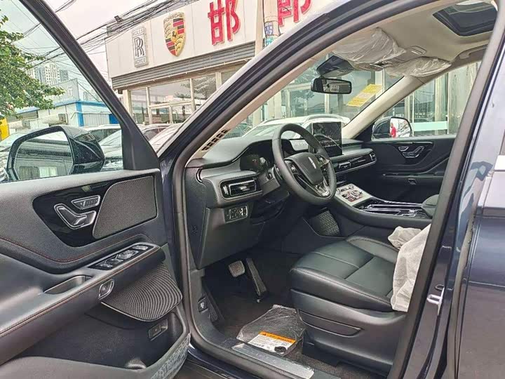 Фото 6 - Lincoln Aviator