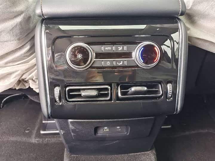 Фото 8 - Lincoln Aviator