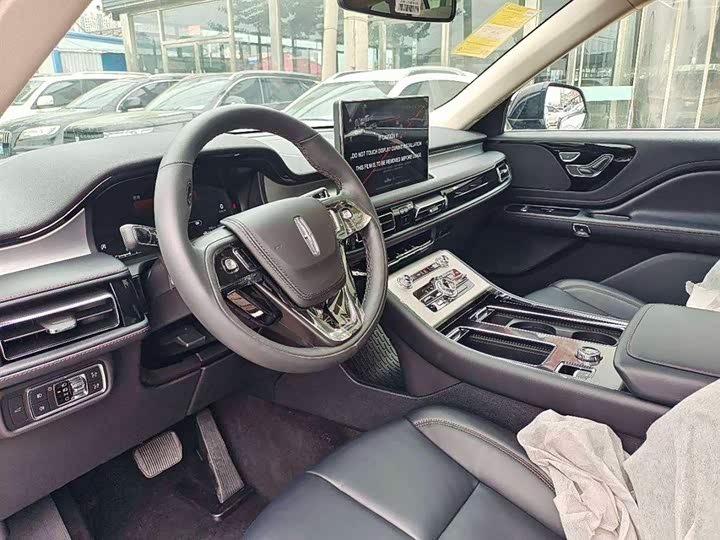 Фото 9 - Lincoln Aviator