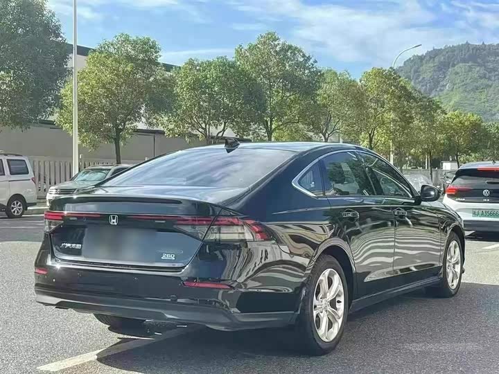 Фото 7 - Honda Accord