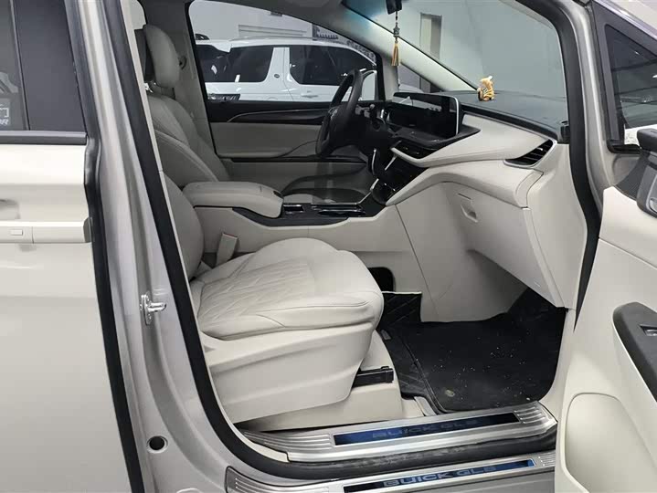 Фото 8 - Buick GL8 ES