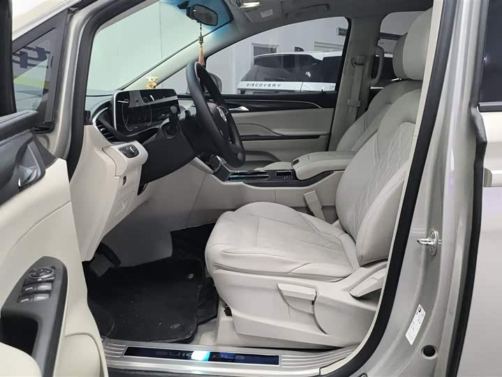 Фото 9 - Buick GL8 ES