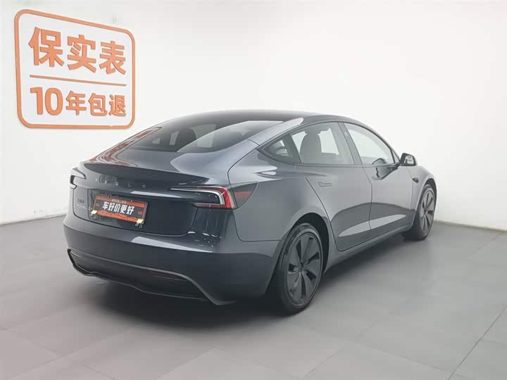 Фото 2 - Tesla Model 3