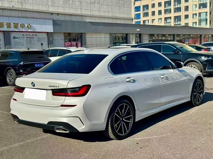 Фото 2 - BMW 3 Series