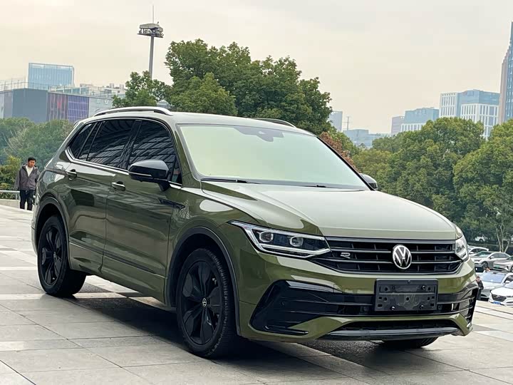 Фото 3 - Volkswagen Tiguan L Pro