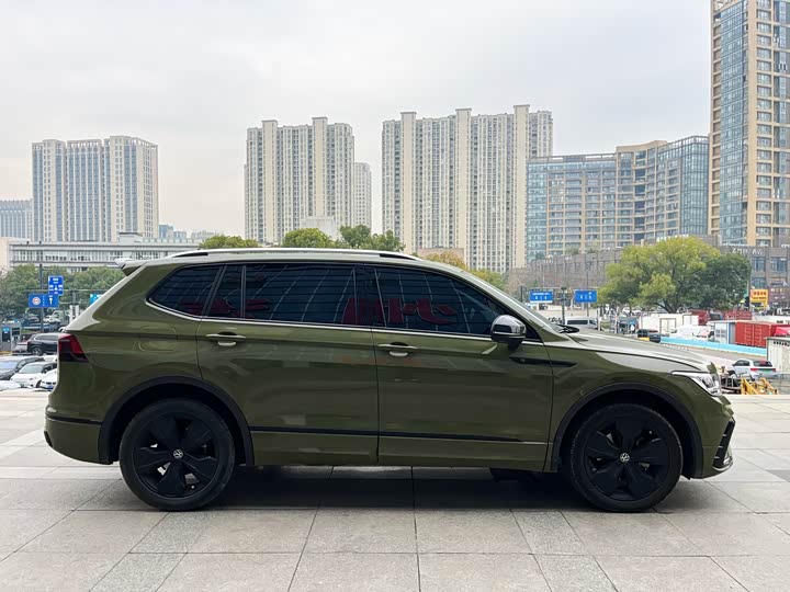 Фото 7 - Volkswagen Tiguan L Pro