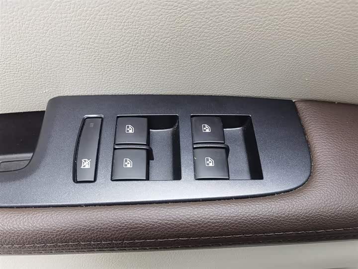 Фото 9 - Buick GL8 ES