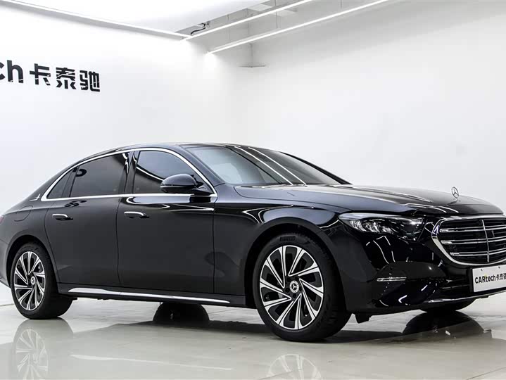 Фото 3 - Mercedes-Benz E-Class