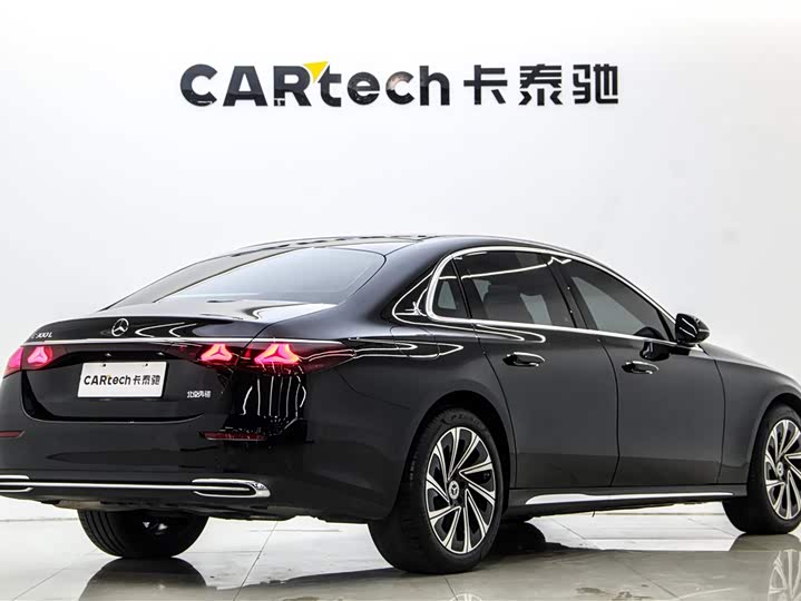 Фото 4 - Mercedes-Benz E-Class