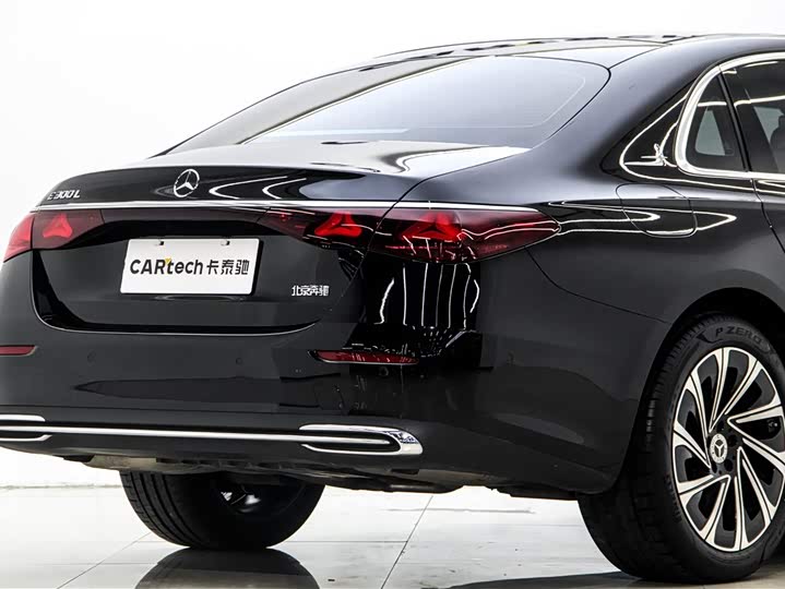 Фото 8 - Mercedes-Benz E-Class