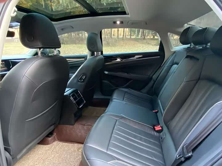 Фото 7 - Volkswagen Passat