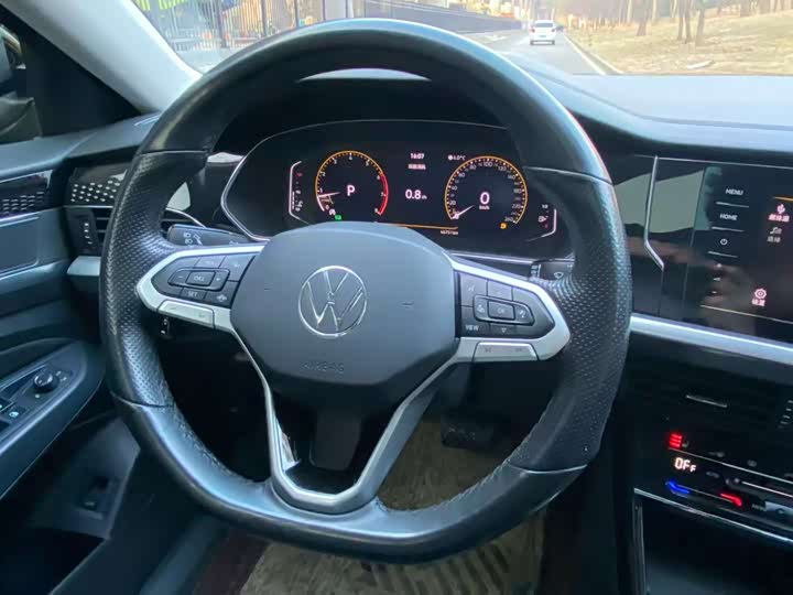 Фото 9 - Volkswagen Passat