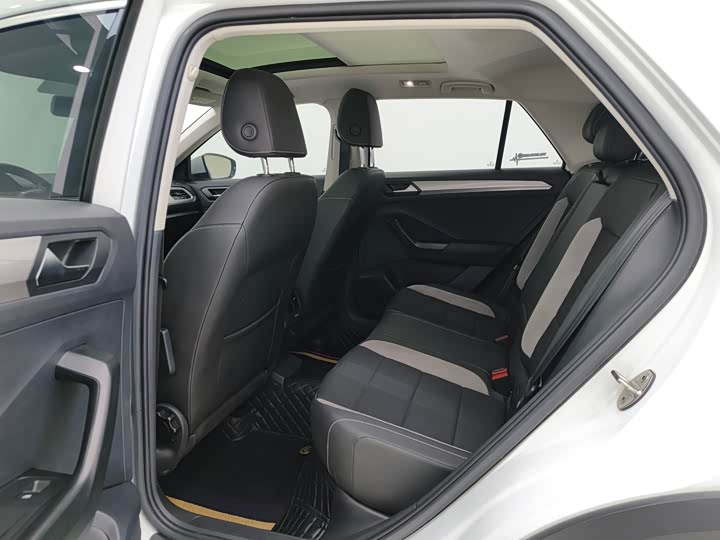 Фото 8 - Volkswagen T-Roc