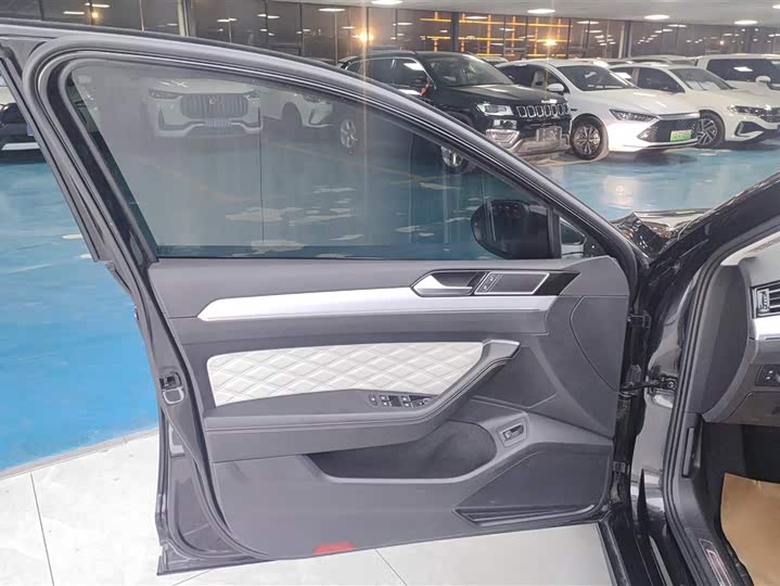 Фото 7 - Volkswagen Magotan