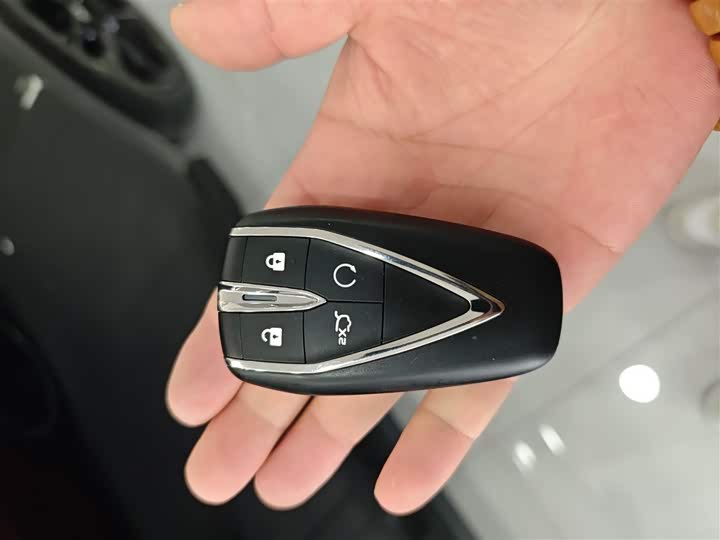 Фото 9 - Changan UNI-V