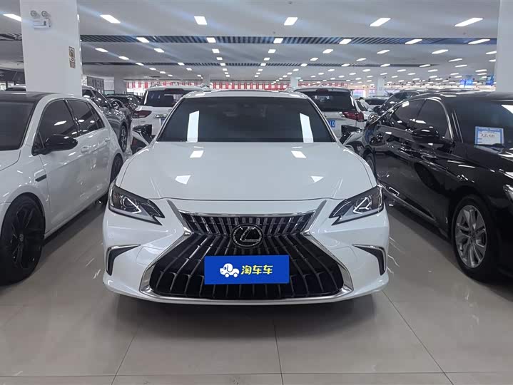 Фото 2 - Lexus ES