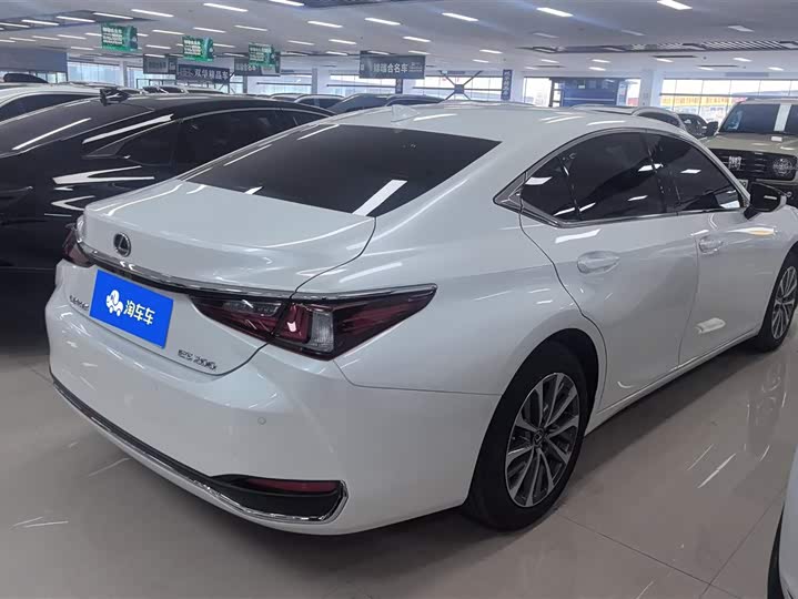 Фото 3 - Lexus ES