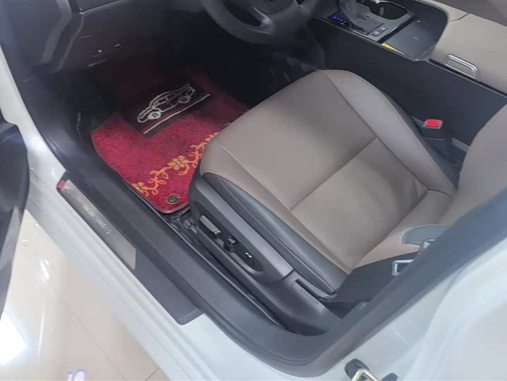 Фото 9 - Lexus ES