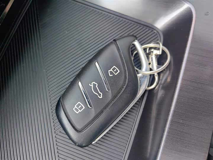 Фото 9 - Roewe RX5 Max