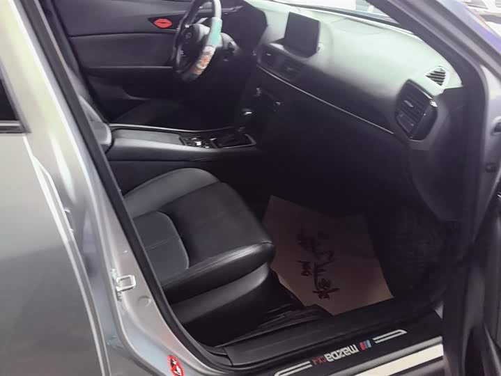 Фото 8 - Mazda CX-4