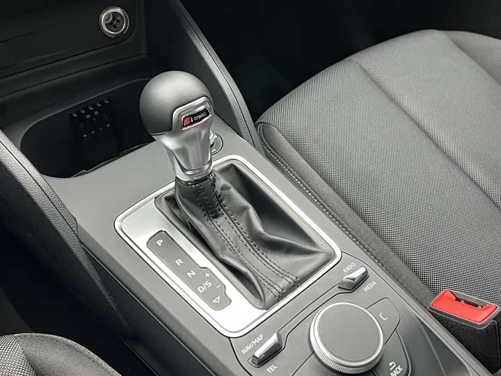 Фото 6 - Audi Q2L