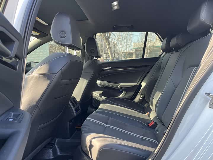 Фото 5 - Volkswagen Golf