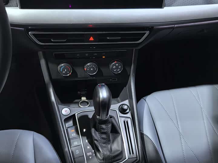 Фото 9 - Volkswagen Lavida