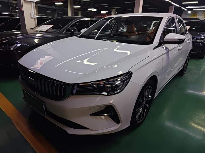 Фото 2 - Geely Emgrand