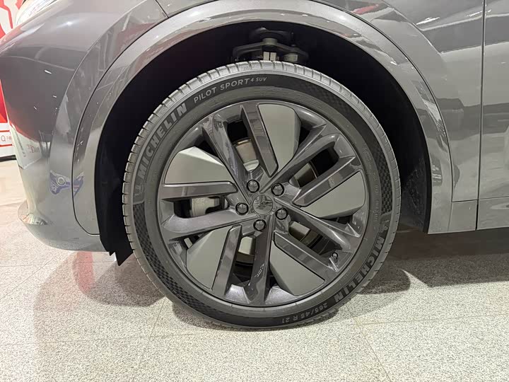 Фото 2 - LiXiang L7