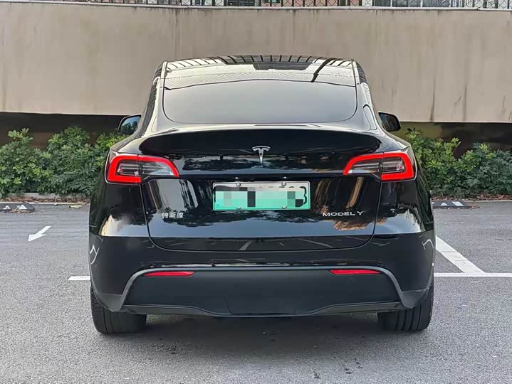 Фото 9 - Tesla Model Y