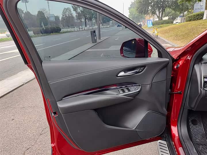 Фото 6 - Cadillac XT4