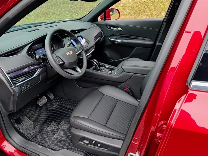 Фото 7 - Cadillac XT4