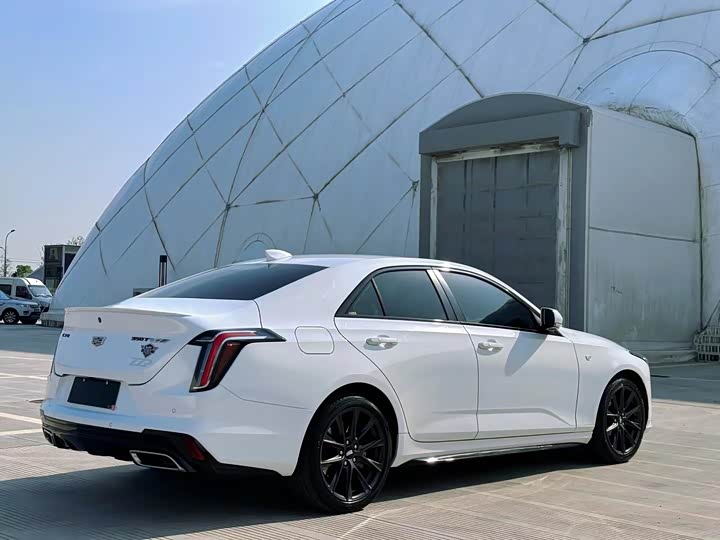 Фото 9 - Cadillac CT4